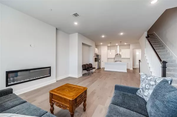 Plano, TX 75075,909 Heights Way