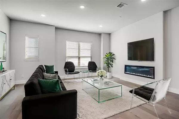 Plano, TX 75075,909 Heights Way