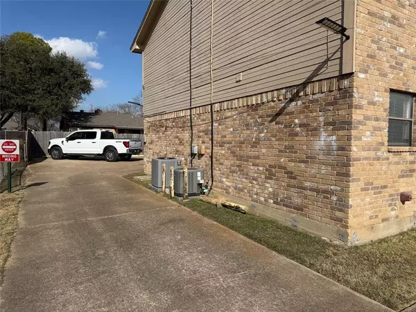 Kennedale, TX 76060,422 W 4th Street