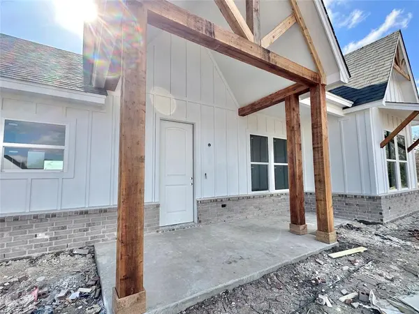 Weatherford, TX 76085,2000 Collin Street