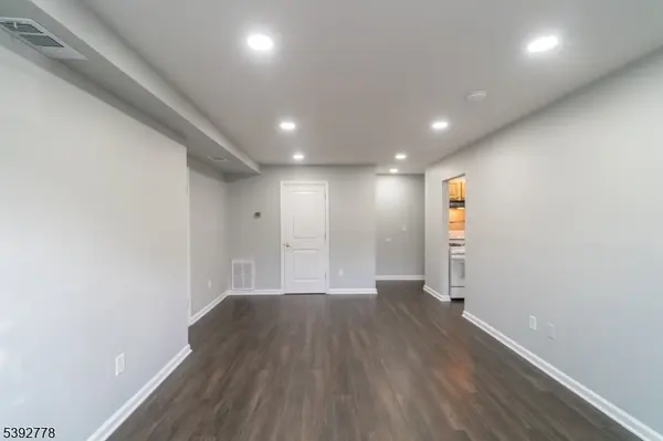 Edison Twp., NJ 08817,106 College Dr #106