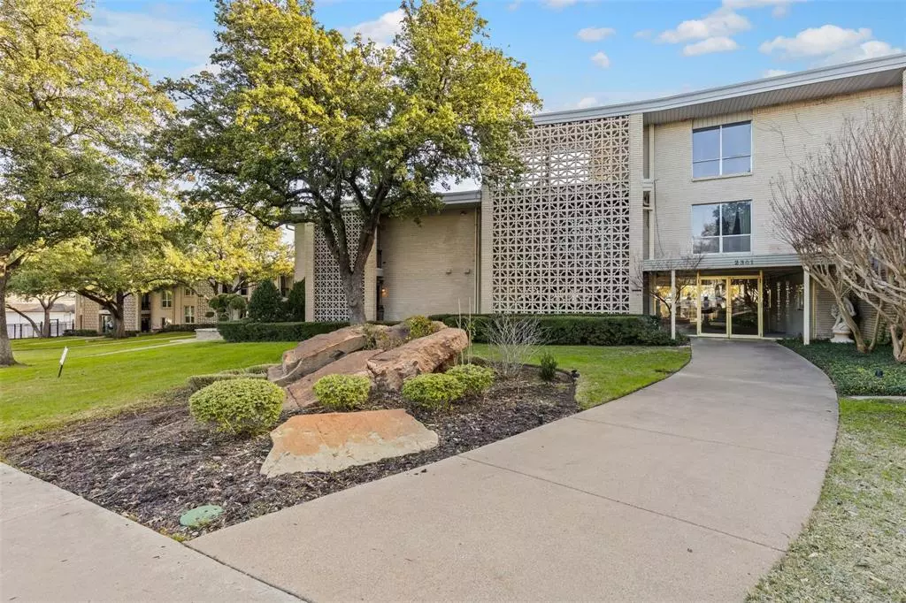 Fort Worth, TX 76116,2301 Ridgmar Plaza #5