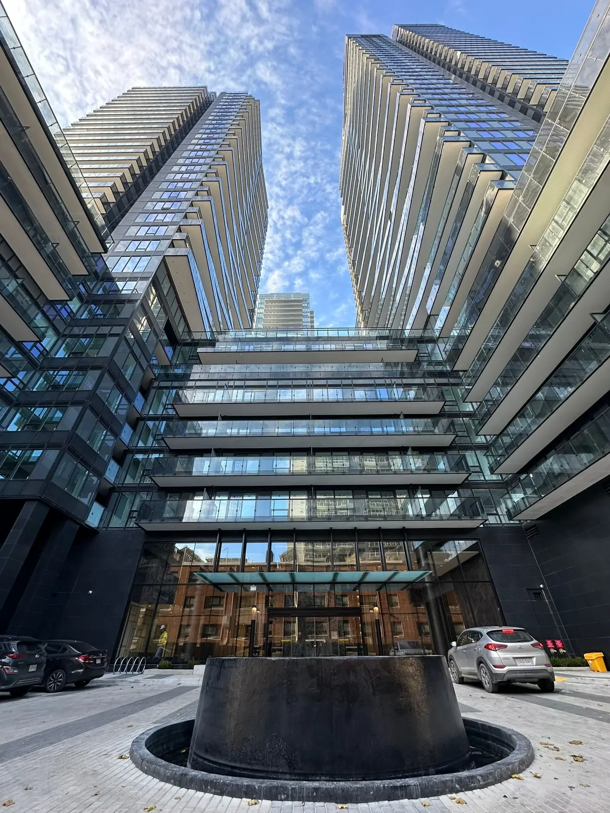 Toronto C10, ON M4P 1V3,117 Broadway AVE #709