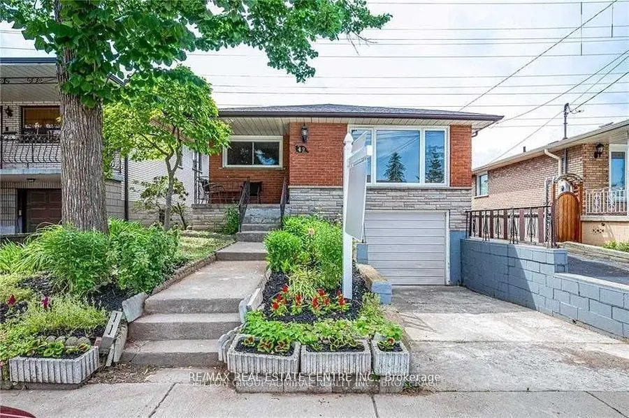 Hamilton, ON L8H 5L6,49 Selkirk AVE #2