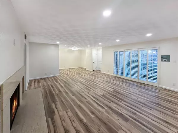 Fort Worth, TX 76116,2301 Ridgmar Plaza #5