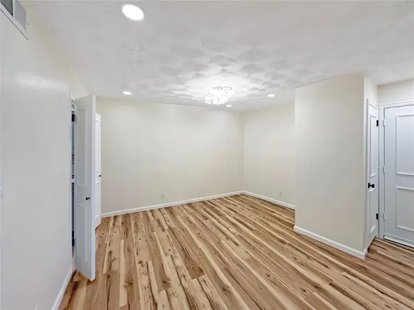 Fort Worth, TX 76116,2301 Ridgmar Plaza #5