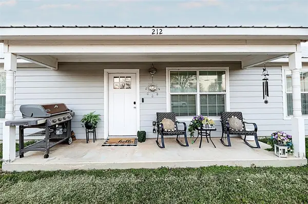 Bowie, TX 76230,212 E Clay Street