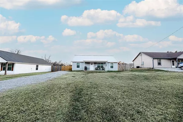 Bowie, TX 76230,212 E Clay Street