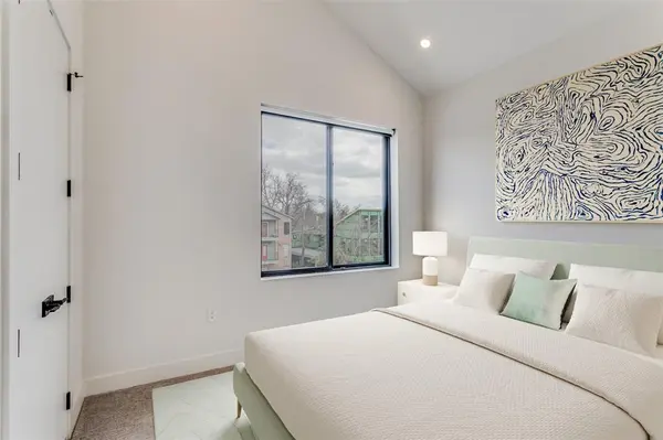 Dallas, TX 75206,5609 Live Oak Street #102