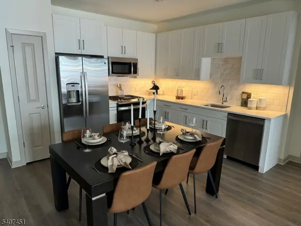 100 Eisenhower Pkwy #358, Livingston Twp., NJ 07039