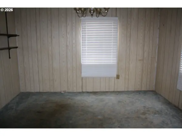 Roseburg, OR 97470,882 NE RIFLE RANGE ST