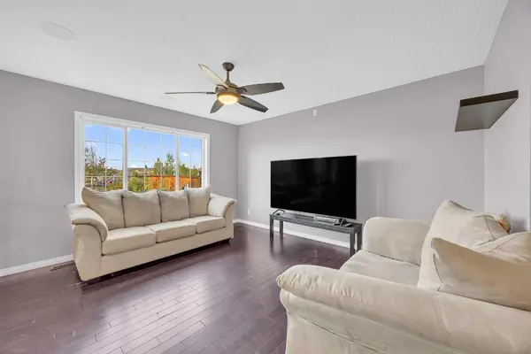 126 Windstone AVE SW, Airdrie, AB T4B 3R3