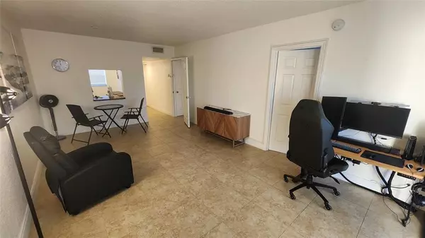 Deerfield Beach, FL 33064,4311 Crystal Lake Dr #219