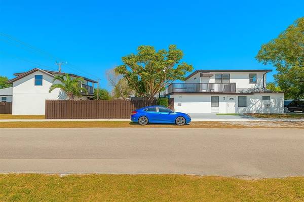 2447 Roosevelt St, Hollywood, FL 33020