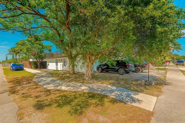 Hollywood, FL 33020,2447 Roosevelt St