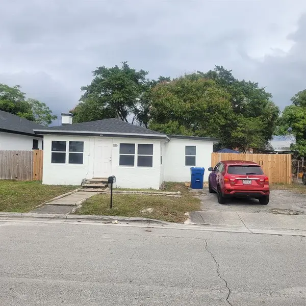 1116 W 32nd St, Riviera Beach, FL 33404