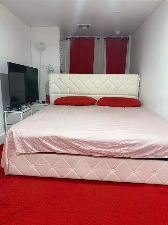 Riviera Beach, FL 33404,1116 W 32nd St