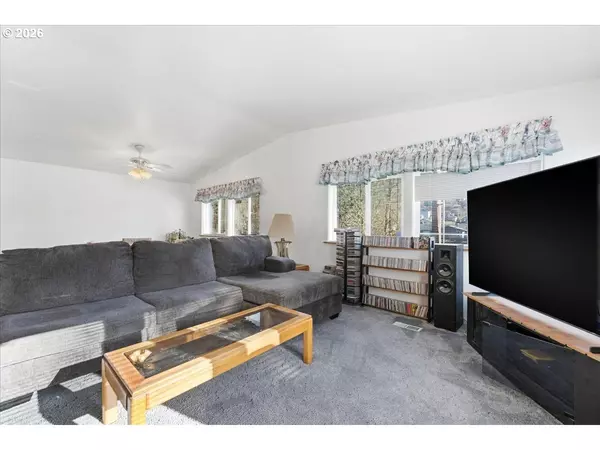 Kalama, WA 98625,341 S 9TH ST