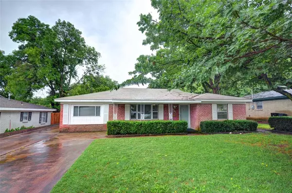 4004 Caddo Trail, Lake Worth, TX 76135