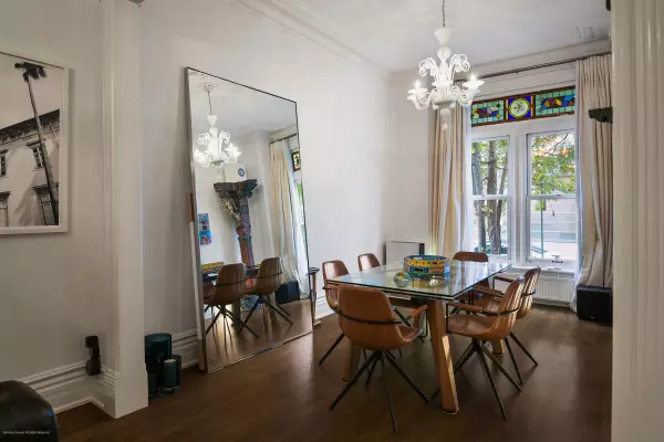 Toronto C01, ON M5V 1H6,50 Stewart ST