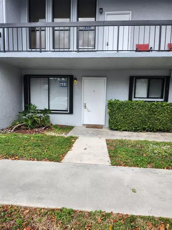 Plantation, FL 33324,651 N University Dr #23