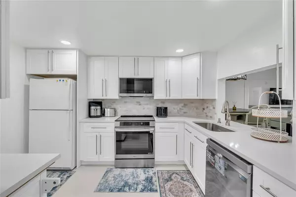 Lauderhill, FL 33319,3920 Inverrary Blvd #104-C