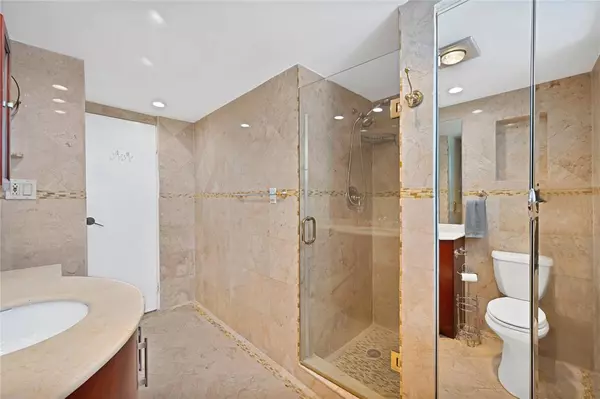 Hallandale Beach, FL 33009,1980 S Ocean Dr. #15L