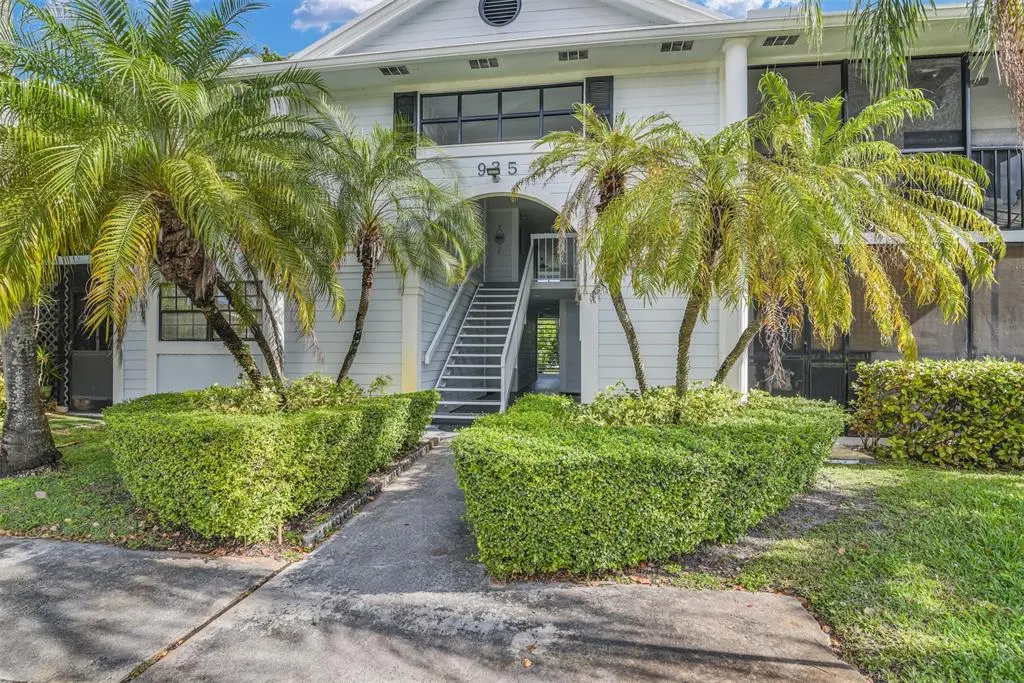 Miami, FL 33179,935 NE 199th St #103-16