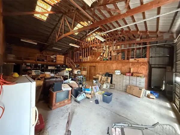 Bonham, TX 75418,825 N State Highway 121