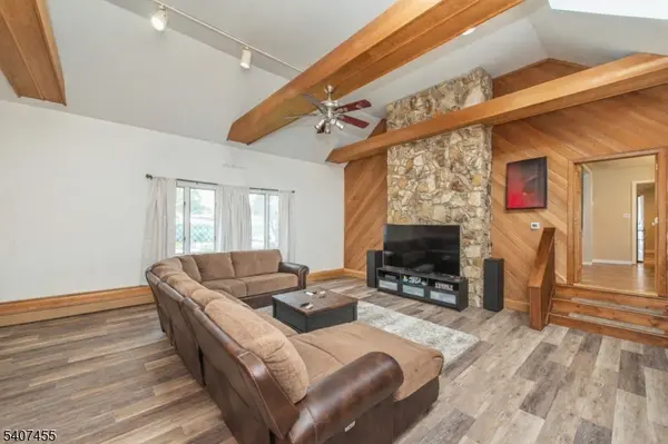 Wallington Boro, NJ 07057,84 Locust Ave