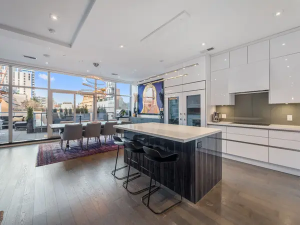 Toronto C02, ON M5R 0B4,155 Yorkville AVE #303