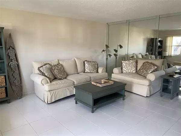 Deerfield Beach, FL 33442,1060 Oakridge F #1060