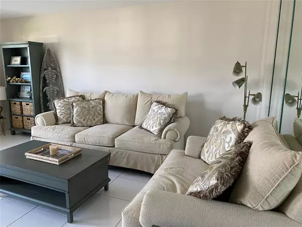 Deerfield Beach, FL 33442,1060 Oakridge F #1060