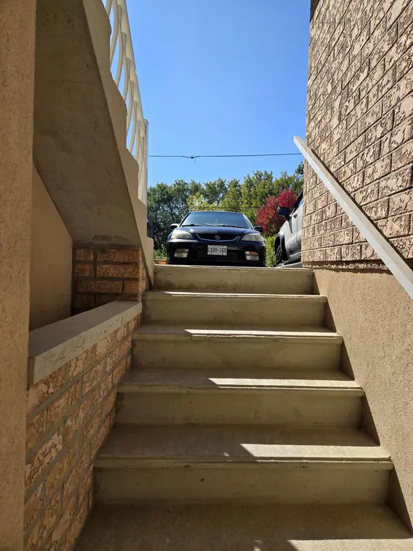 Mississauga, ON L5G 4G7,963 Hampton CRES #Room