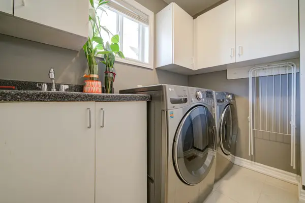 3435 Grand Park DR, Mississauga, ON L5B 4E3