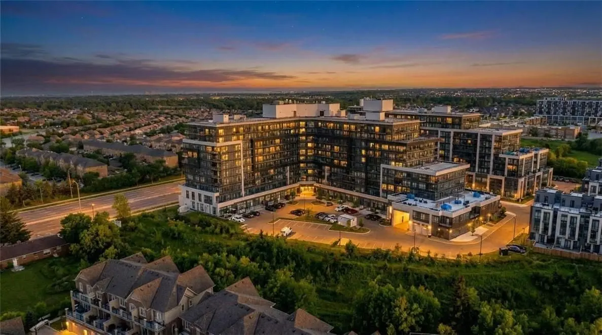 Oakville, ON L6M 5R8,395 Dundas ST W #414