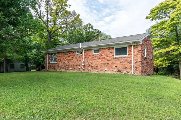 465 Robert CT, Auburn Hills, MI 48326