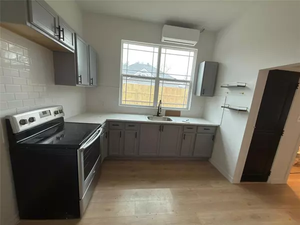 Bonham, TX 75418,216 W 9th Street