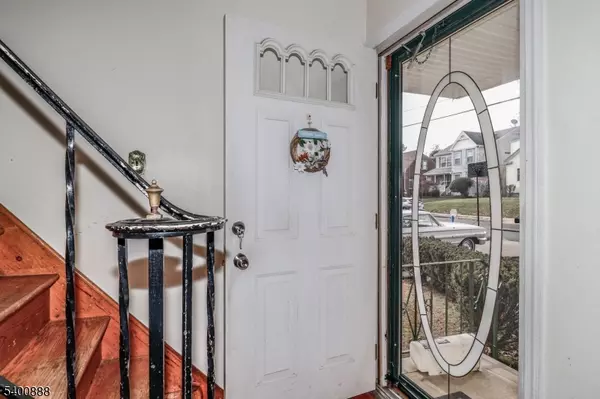 Metuchen Boro, NJ 08840,56 Homer Pl