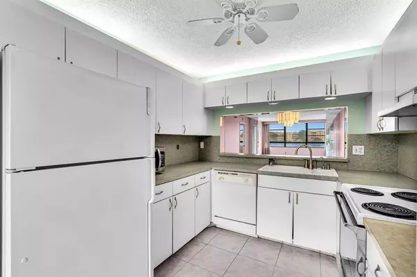 Tamarac, FL 33321,10442 E Clairmont Cir #204