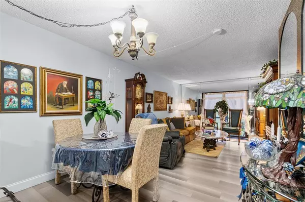 Sunrise, FL 33322,10402 Sunrise Lakes Blvd #104