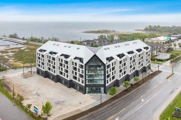 Collingwood, ON L9Y 1C3,31 Huron ST #209