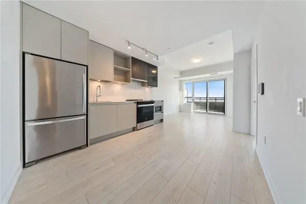 Oakville, ON L6M 5R8,395 Dundas ST W #414