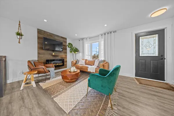 Orleans - Cumberland And Area, ON K0A 3E0,2462 Dunning RD