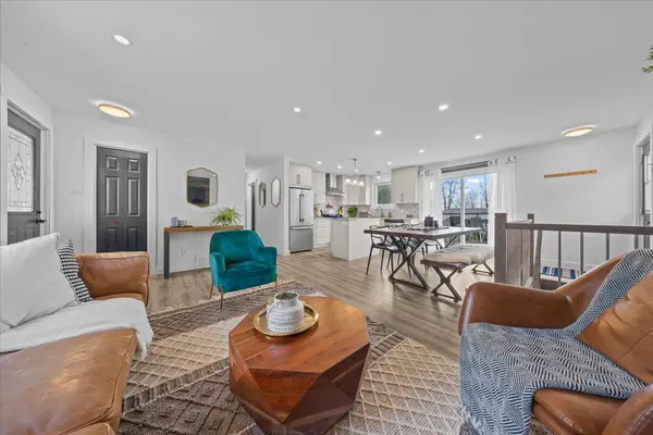 Orleans - Cumberland And Area, ON K0A 3E0,2462 Dunning RD