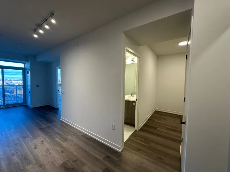 8 Interchange WAY #1707, Vaughan, ON L4K 5Z7