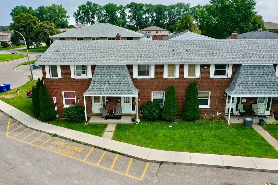 12 Orchard PL, Chatham-kent, ON N7M 1A6