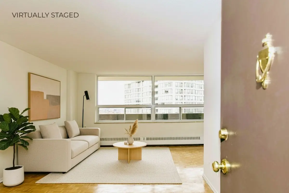 Toronto C07, ON M2R 2A3,6200 Bathurst ST #906