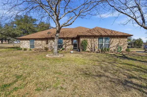 215 Younger Ranch Road, Azle, TX 76020