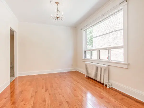 Toronto C02, ON M6G 2Z3,108 Follis AVE #A